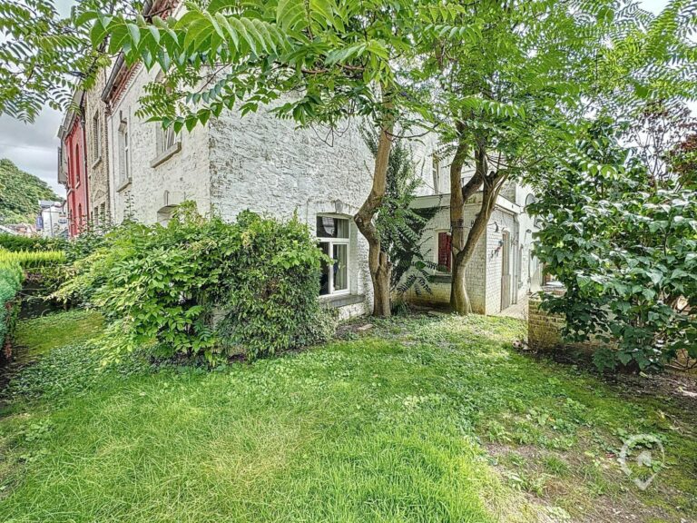 Condrogest - Ensemble immobilier de 2 logements à vendre à Hastière