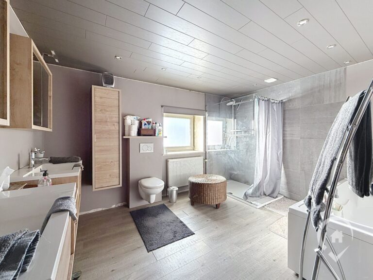 Condrogest - Bien Commercial À Vendre à Pondrôme