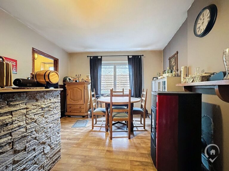 Condrogest - Maison en pierre 2 chambres à vendre à Sosoye