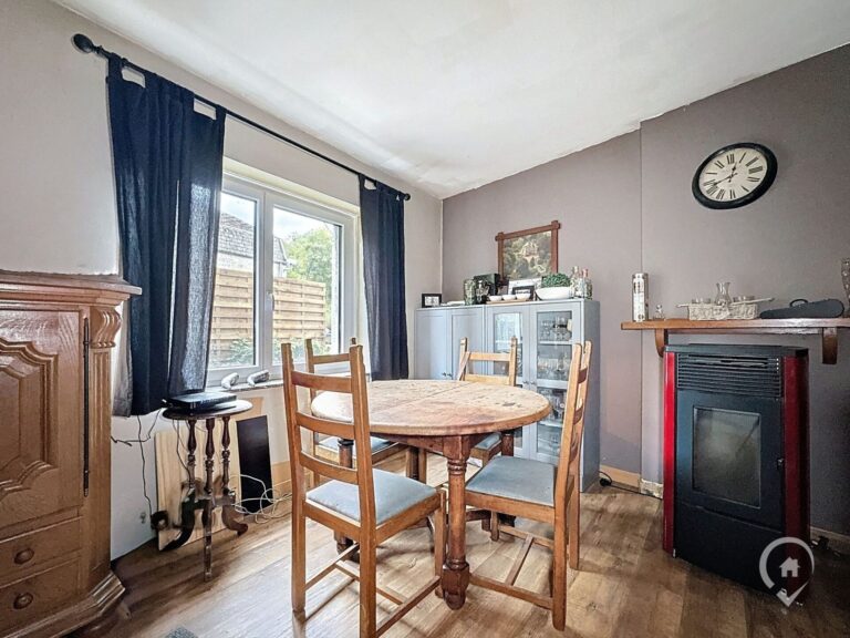 Condrogest - Maison en pierre 2 chambres à vendre à Sosoye