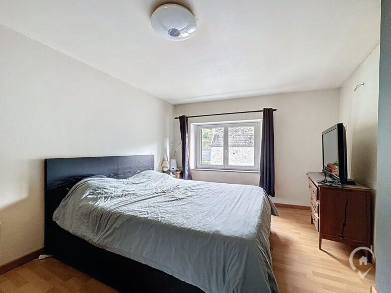 Condrogest - Maison en pierre 2 chambres à vendre à Sosoye