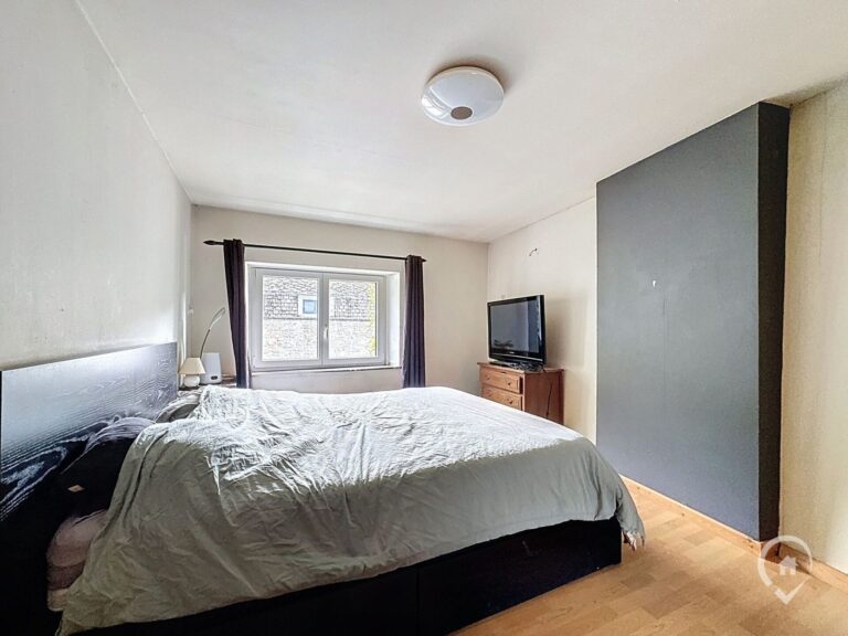 Condrogest - Maison en pierre 2 chambres à vendre à Sosoye