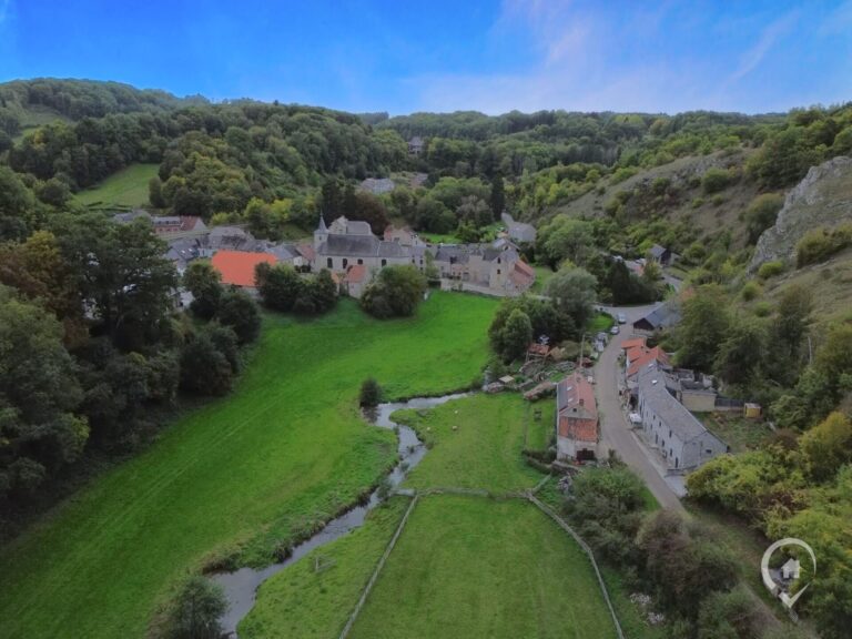Condrogest - Maison en pierre 2 chambres à vendre à Sosoye