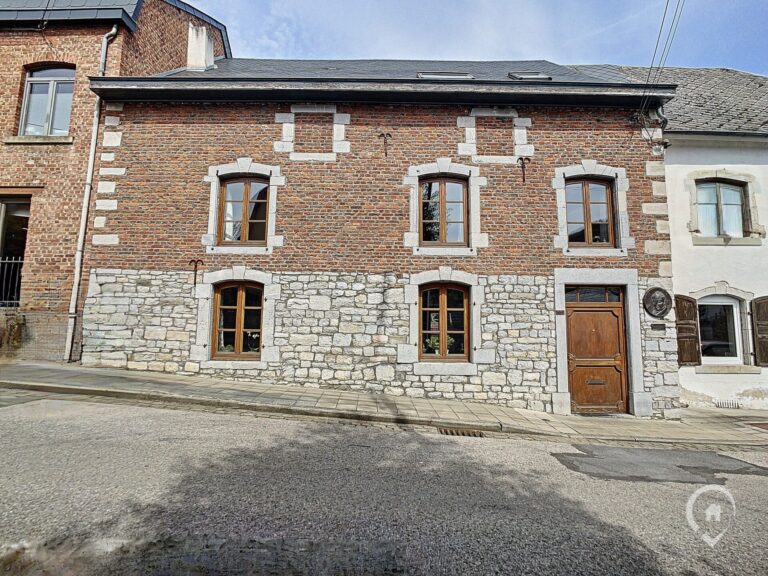 Condrogest - Maison 5 chambres à vendre dans le centre de Waulsort