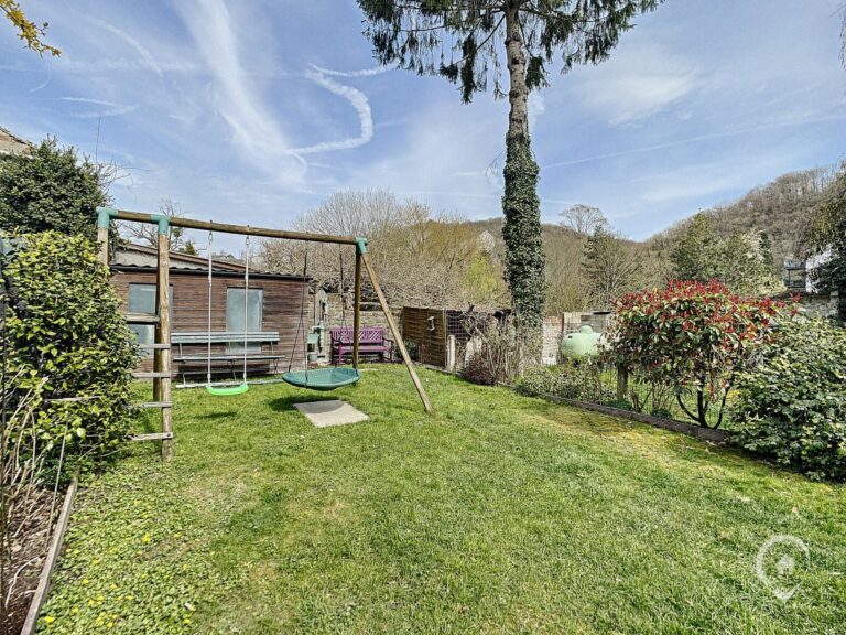 Condrogest - Maison 5 chambres à vendre dans le centre de Waulsort