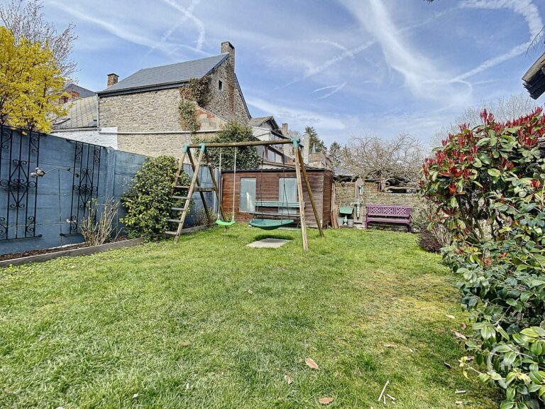 Condrogest - Maison 5 chambres à vendre dans le centre de Waulsort