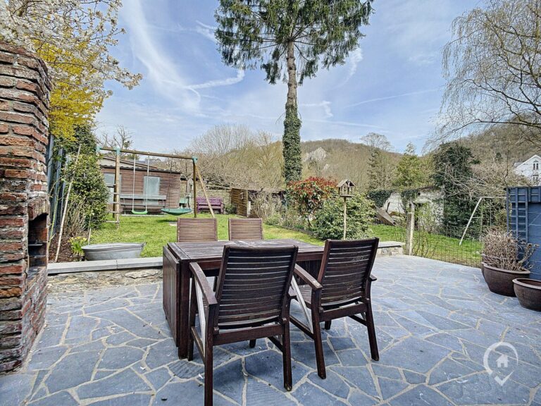 Condrogest - Maison 5 chambres à vendre dans le centre de Waulsort