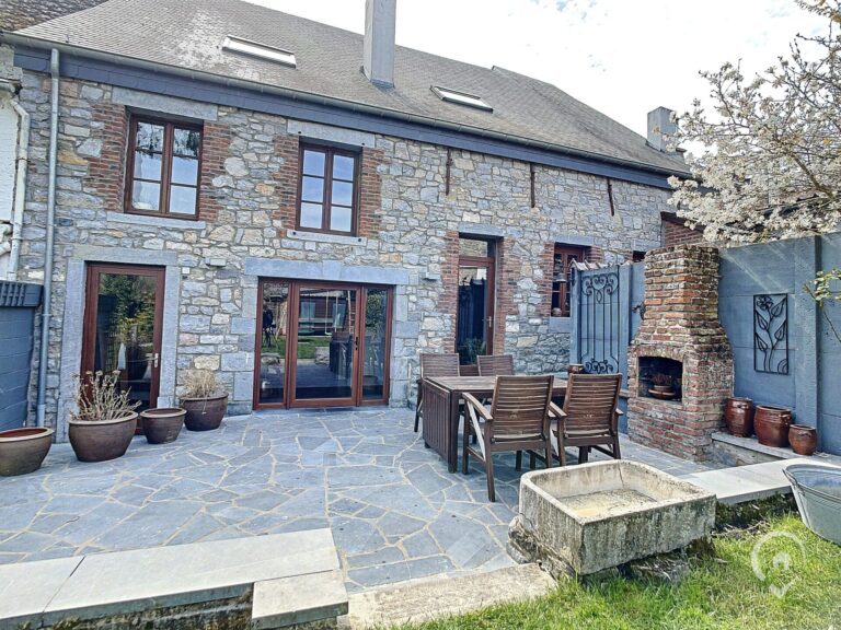 Condrogest - Maison 5 chambres à vendre dans le centre de Waulsort