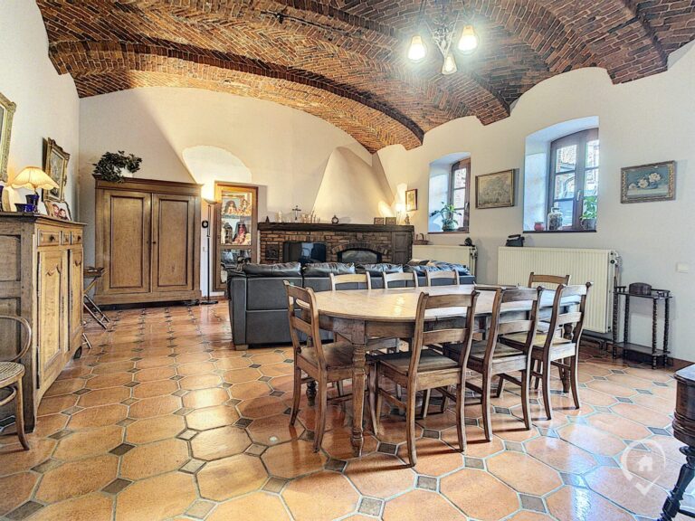 Condrogest - Maison 5 chambres à vendre dans le centre de Waulsort