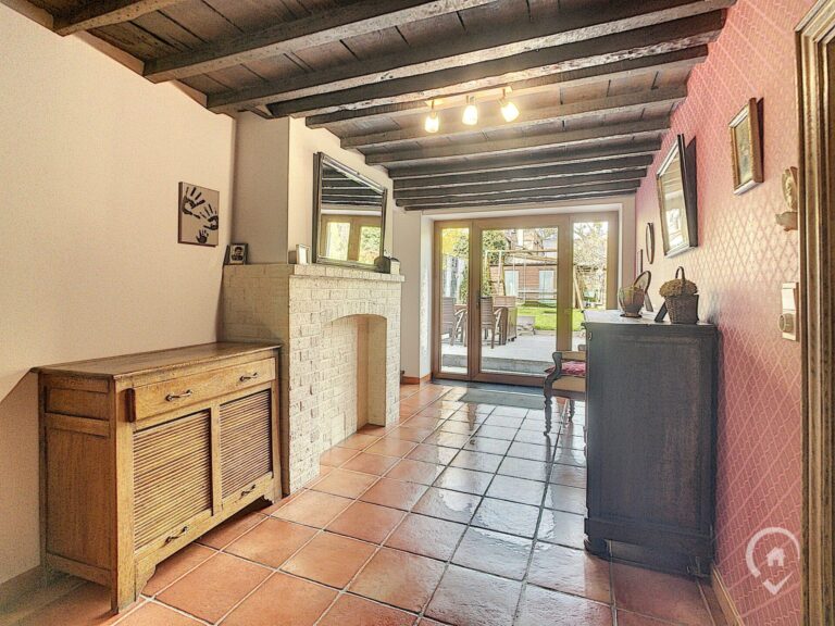 Condrogest - Maison 5 chambres à vendre dans le centre de Waulsort