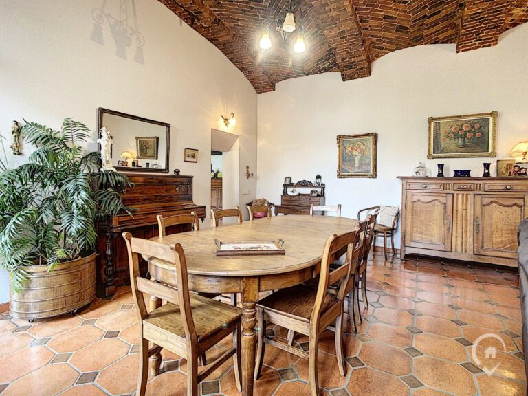 Condrogest - Maison 5 chambres à vendre dans le centre de Waulsort