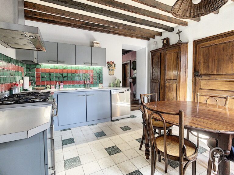 Condrogest - Maison 5 chambres à vendre dans le centre de Waulsort