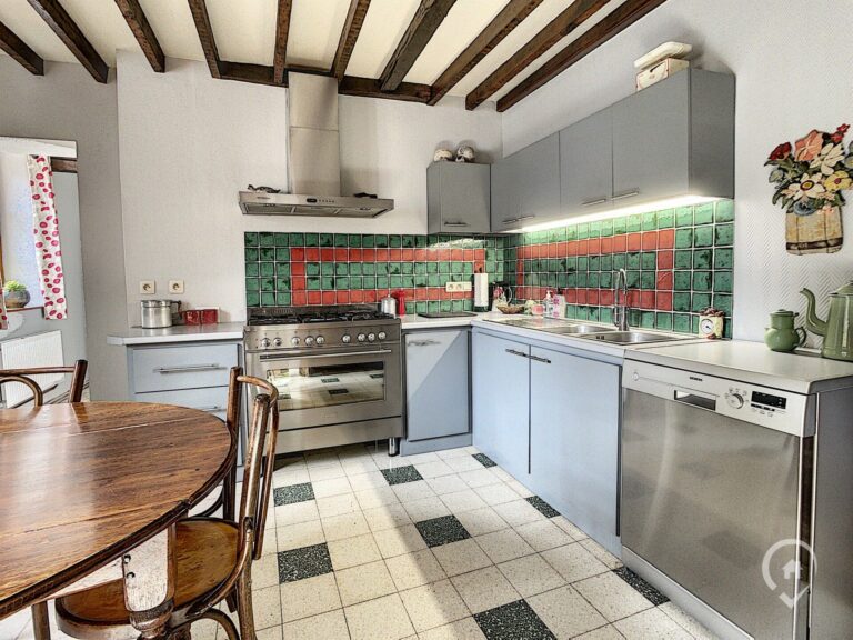 Condrogest - Maison 5 chambres à vendre dans le centre de Waulsort