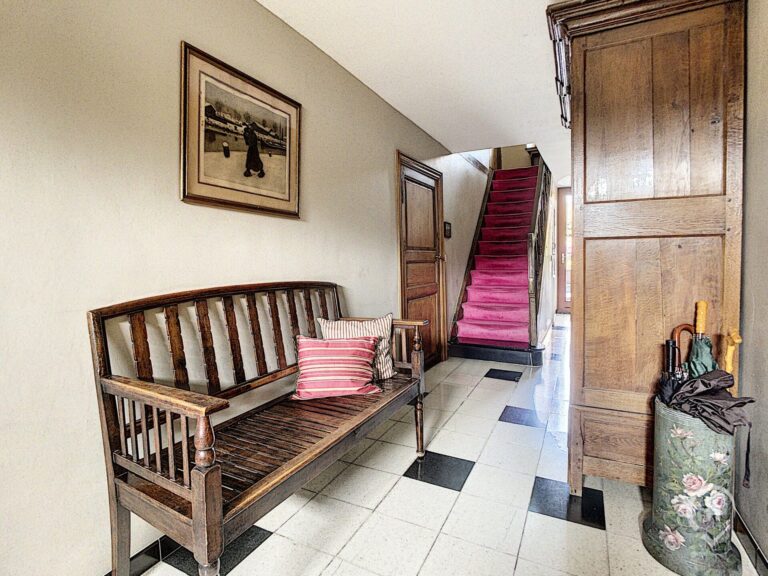 Condrogest - Maison 5 chambres à vendre dans le centre de Waulsort