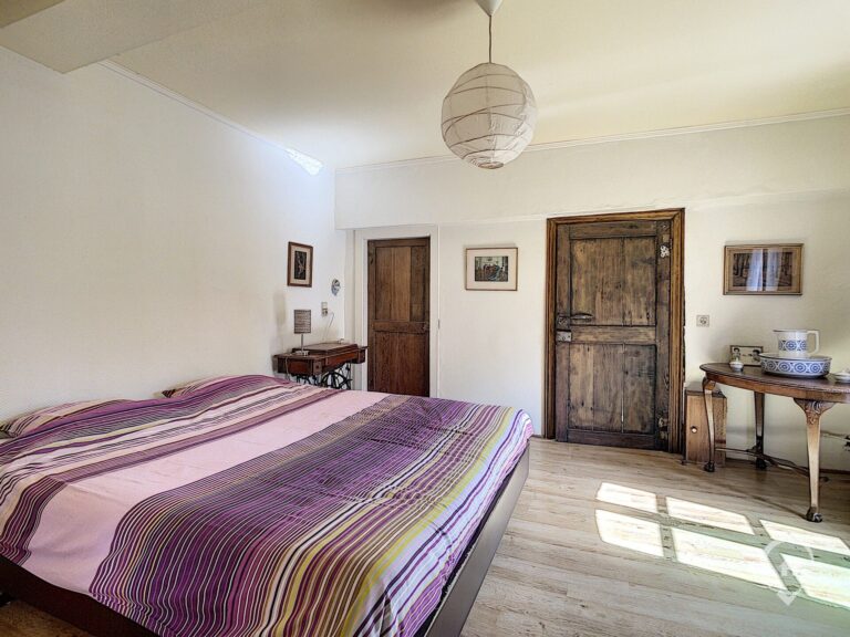 Condrogest - Maison 5 chambres à vendre dans le centre de Waulsort