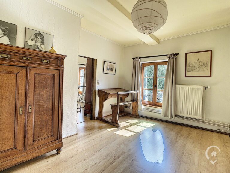 Condrogest - Maison 5 chambres à vendre dans le centre de Waulsort