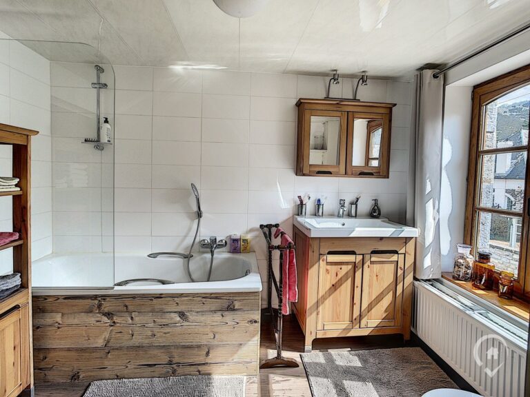 Condrogest - Maison 5 chambres à vendre dans le centre de Waulsort