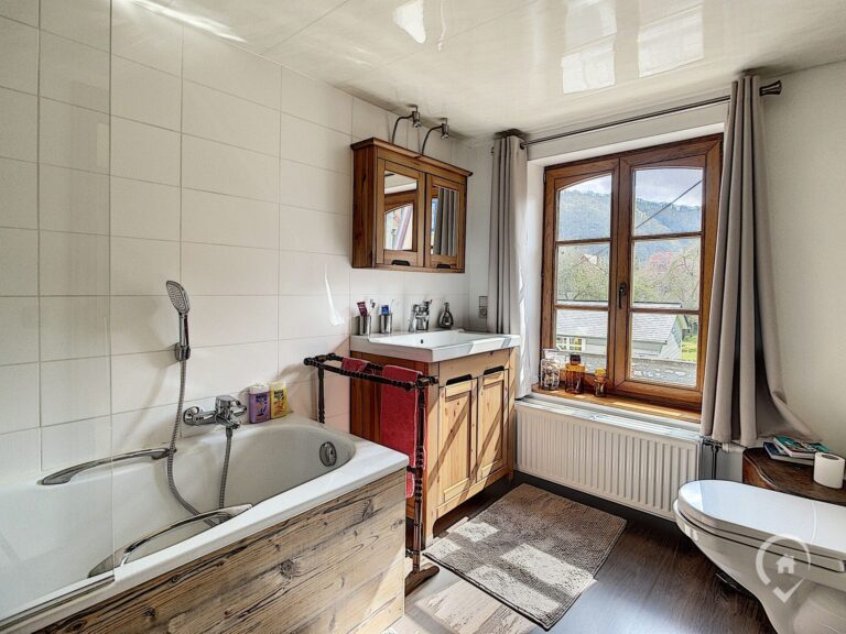 Condrogest - Maison 5 chambres à vendre dans le centre de Waulsort