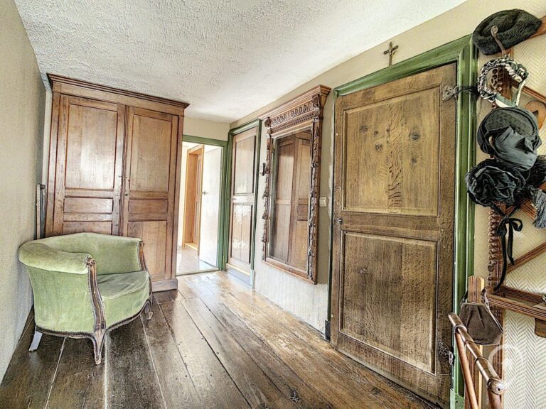 Condrogest - Maison 5 chambres à vendre dans le centre de Waulsort