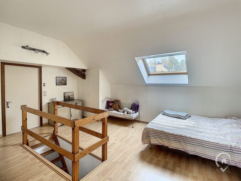 Condrogest - Maison 5 chambres à vendre dans le centre de Waulsort