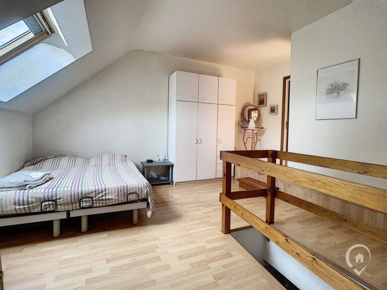 Condrogest - Maison 5 chambres à vendre dans le centre de Waulsort