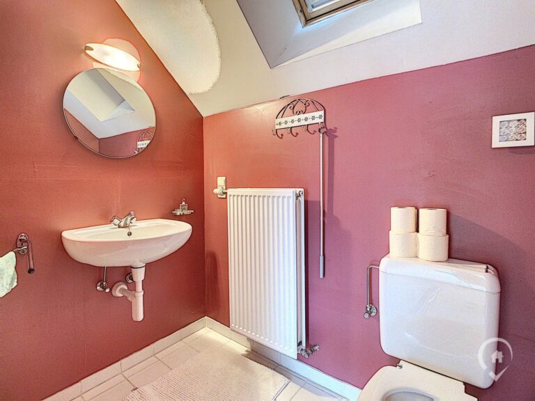 Condrogest - Maison 5 chambres à vendre dans le centre de Waulsort