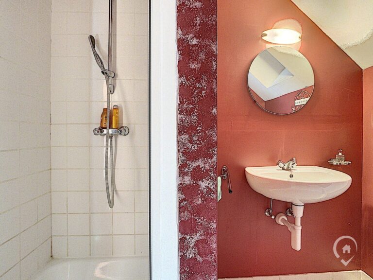 Condrogest - Maison 5 chambres à vendre dans le centre de Waulsort