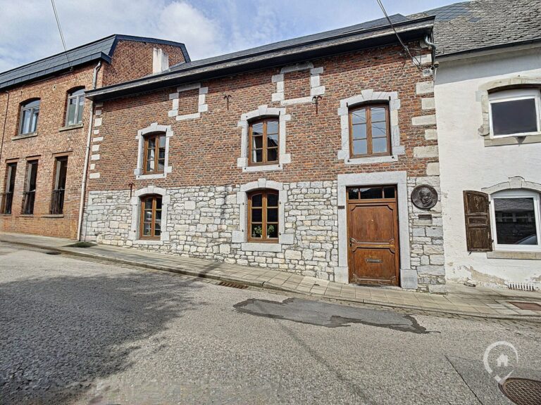 Condrogest - Maison 5 chambres à vendre dans le centre de Waulsort