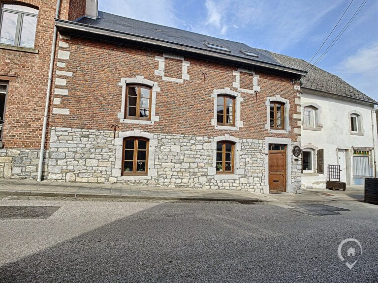 Condrogest - Maison 5 chambres à vendre dans le centre de Waulsort