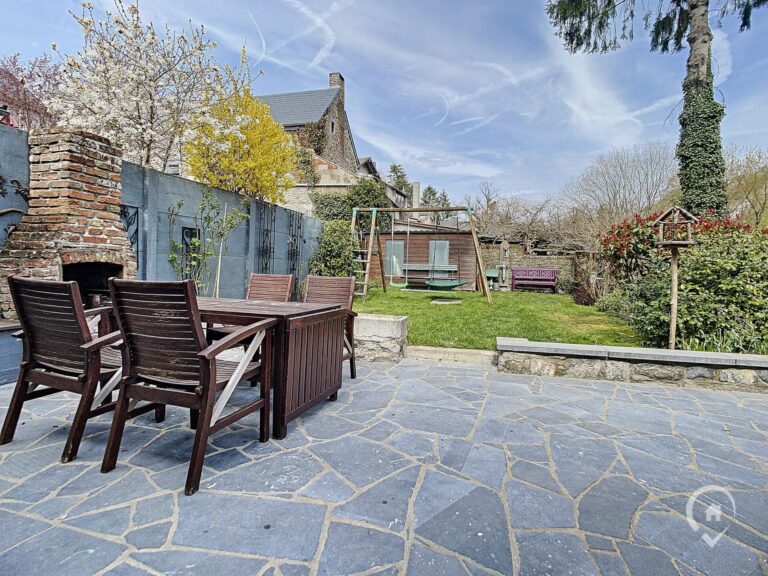 Condrogest - Maison 5 chambres à vendre dans le centre de Waulsort