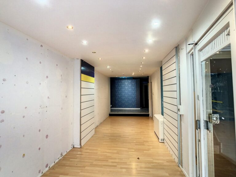 Condrogest - Surface commerciale en plein centre de Ciney