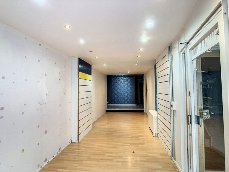 Condrogest - Surface commerciale en plein centre de Ciney