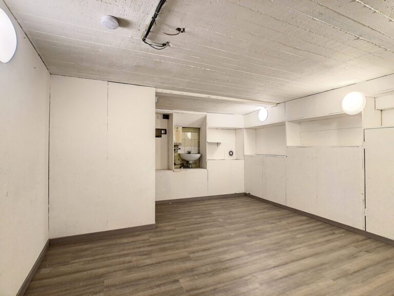 Condrogest - Surface commerciale en plein centre de Ciney
