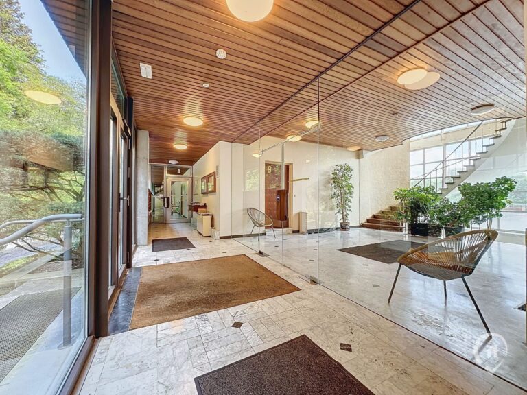 Condrogest - SOUS OPTION !!! Appartement rénové à vendre à Nassogne, vue sur la nature