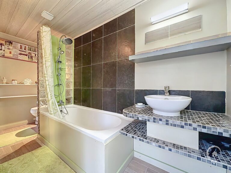 Condrogest - SOUS OPTION !!! Appartement rénové à vendre à Nassogne, vue sur la nature