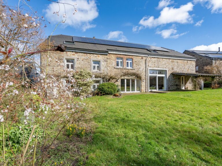 Condrogest - Superbe propriété rénovée 7 chambres à vendre à Hodister