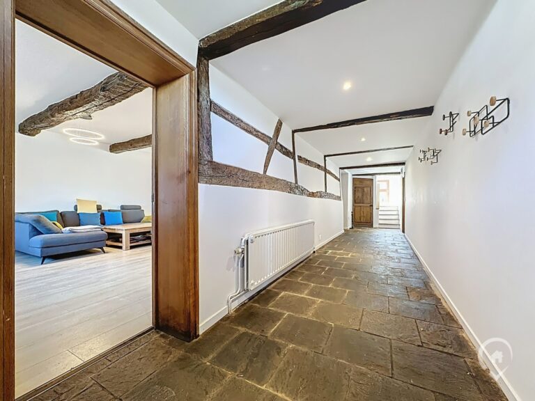 Condrogest - Superbe propriété rénovée 7 chambres à vendre à Hodister