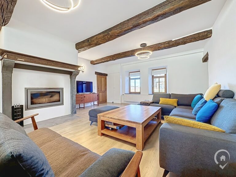 Condrogest - Superbe propriété rénovée 7 chambres à vendre à Hodister