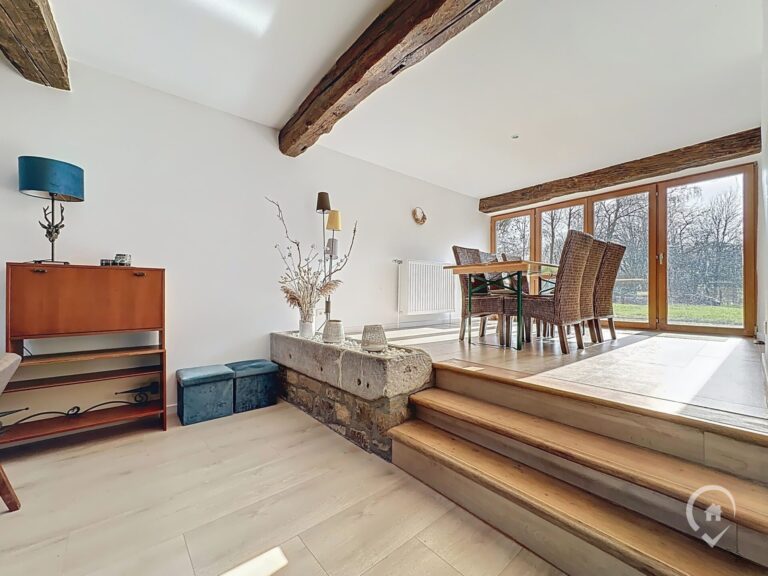 Condrogest - Superbe propriété rénovée 7 chambres à vendre à Hodister