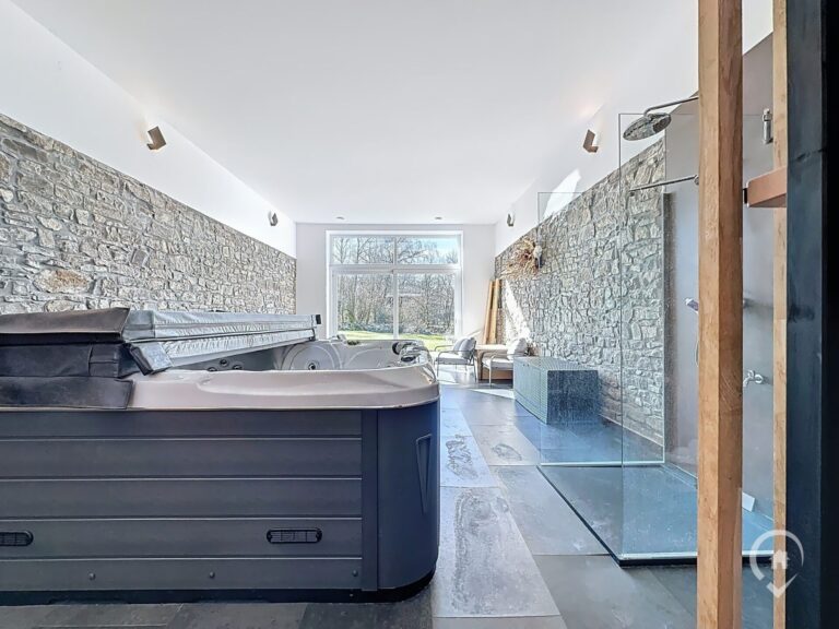 Condrogest - Superbe propriété rénovée 7 chambres à vendre à Hodister