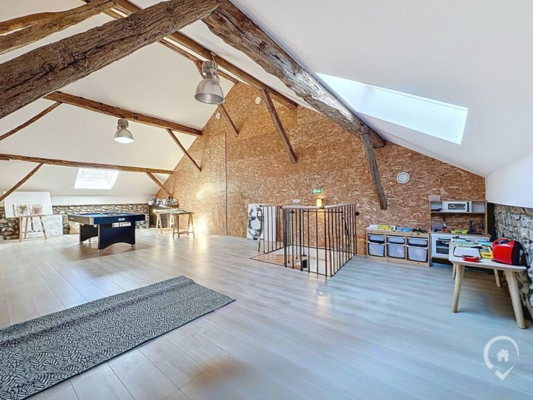 Condrogest - Superbe propriété rénovée 7 chambres à vendre à Hodister