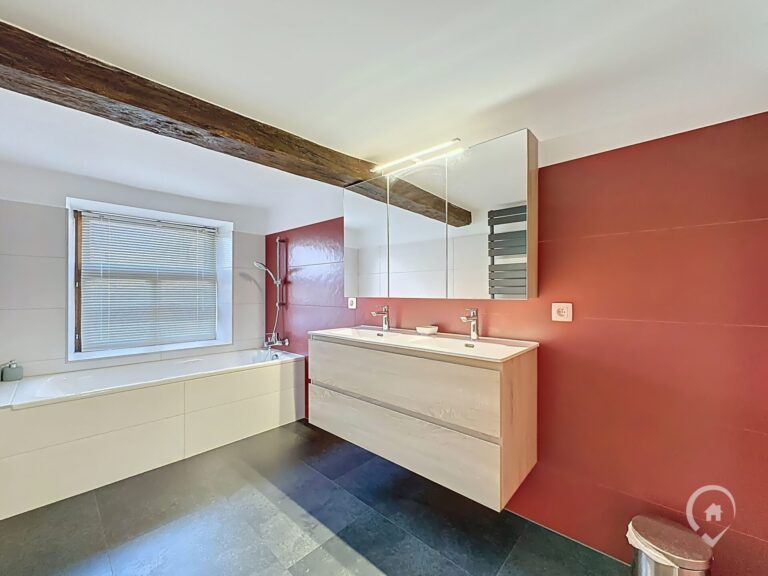 Condrogest - Superbe propriété rénovée 7 chambres à vendre à Hodister