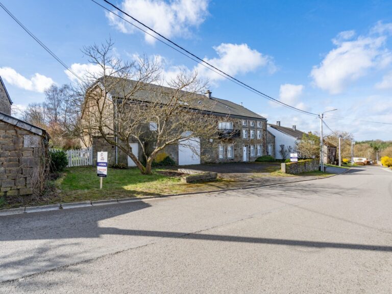 Condrogest - Superbe propriété rénovée 7 chambres à vendre à Hodister