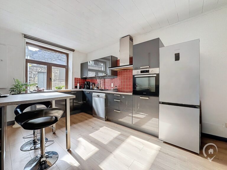 Condrogest - Maison avec terrasse et garage à vendre à Bouvignes