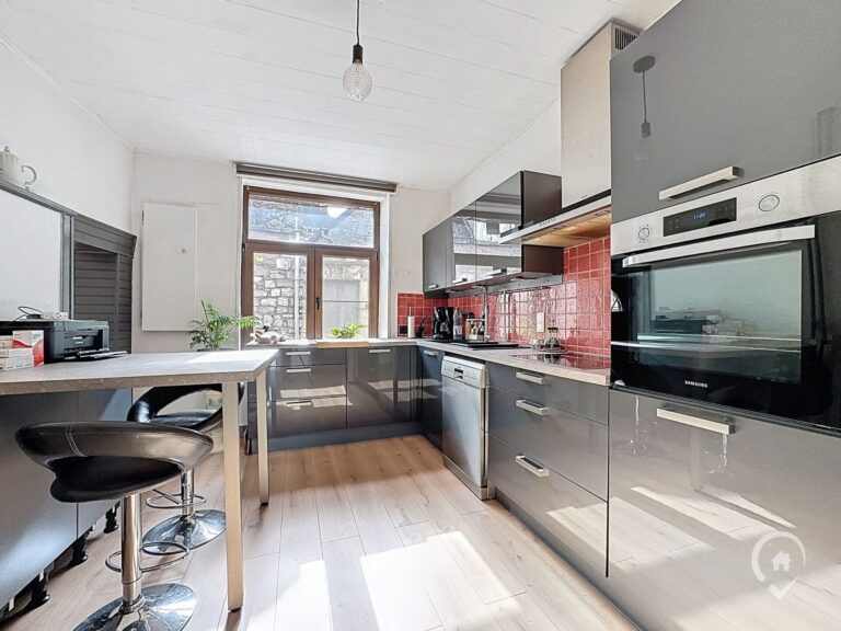 Condrogest - Maison avec terrasse et garage à vendre à Bouvignes