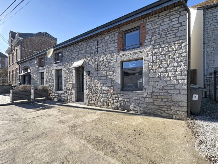 Condrogest - Superbe maison 3 chambres au centre de Beauraing LOUE