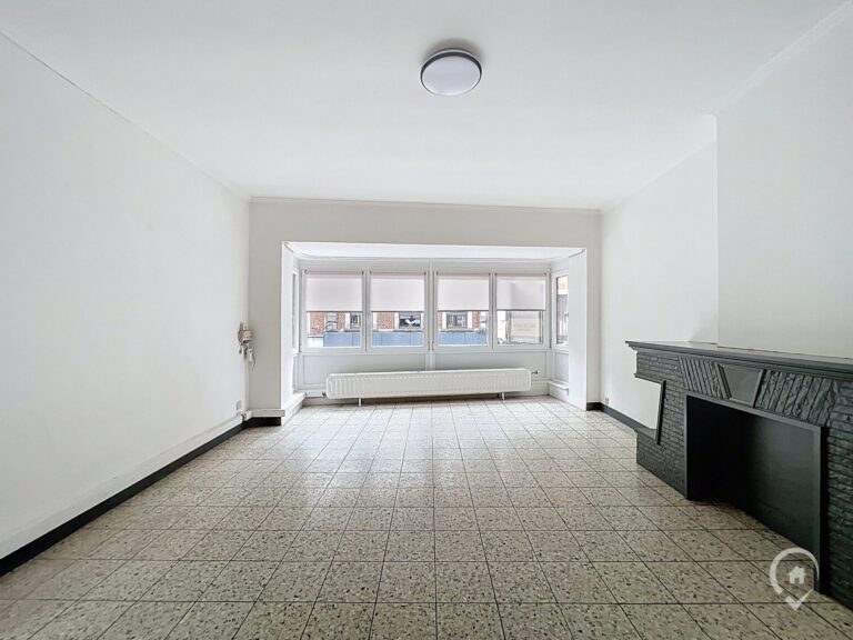 Condrogest - Appartement avec commerce au rez à vendre à Ciney