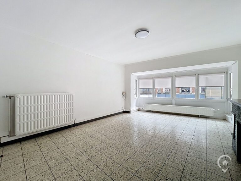 Condrogest - Appartement avec commerce au rez à vendre à Ciney