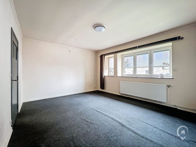 Condrogest - Appartement avec commerce au rez à vendre à Ciney