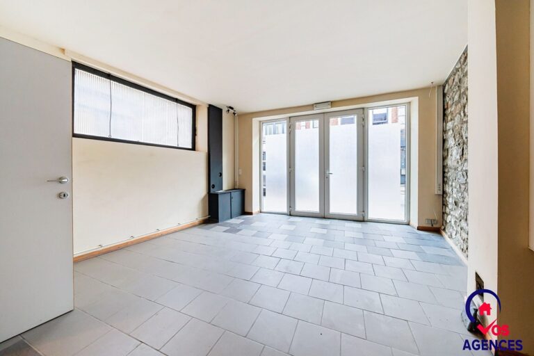 Condrogest - Appartement avec commerce au rez à vendre à Ciney